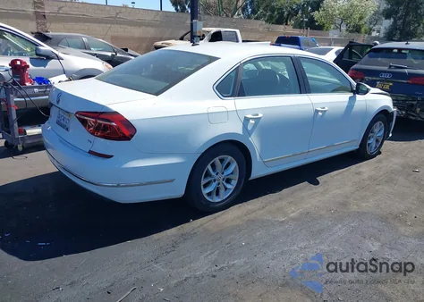 2017 Volkswagen Passat 1.8T S z USA, uszkodzony, nr VIN 1VWAT7A39HC085957